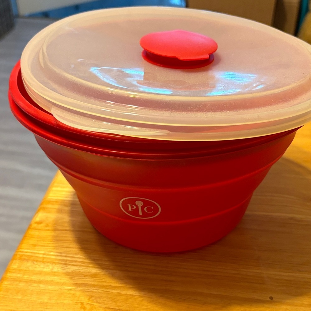 Pampered chef Collapsible Silicone popcorn Storage Bowl. Microwave.